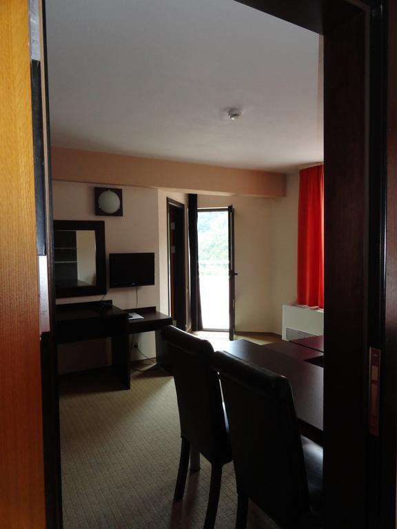 Hotel Byalo More Banite Rom bilde